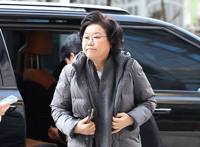 이혜훈 기획예산처 장관 후보자가 20일 서울 중구 예금보험공사에 마련된 인사청문회 준비 사무실로 출근하고 있다.    지난 19일 이 후보자의 국회 인사청문회는 여야 공방속에 파행됐다. 연합뉴스