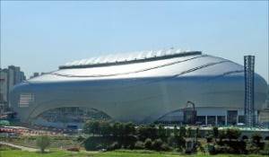 2015년 완공된 서울 고척스카이돔. 충남·충북은 이를 모델로 스포츠·문화 복합 활용을 구상하고 있다.  연합뉴스