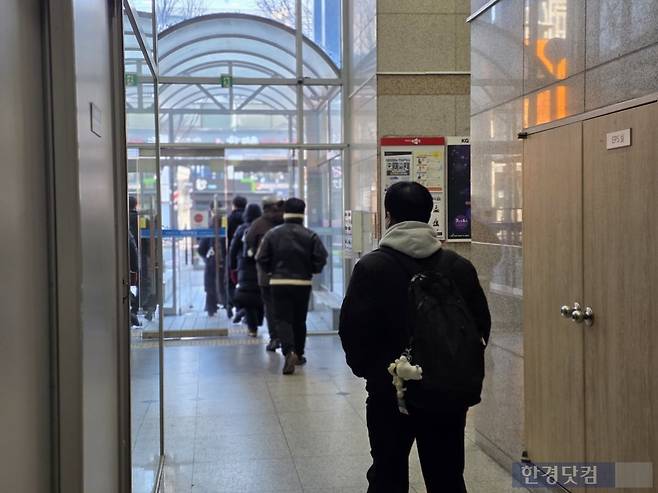 노량진 공시생들/사진=이정우 기자