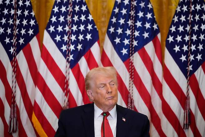 도널드 트럼프 미국 대통령이 지난 16일(현지시간) 워싱턴 백악관 이스트룸에서 열린 농촌 보건 의료 투자 촉진 행사에서 연설하고 있다. AP연합뉴스