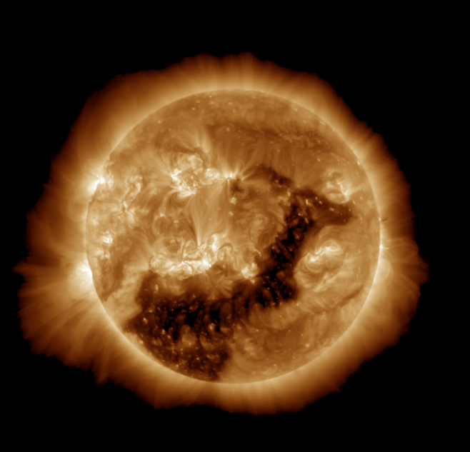 19일(현지시간) 미국 항공우주국(NASA) 관측 위성이 찍은 태양 모습. 미국 국립해양대기청(NOAA) 제공
