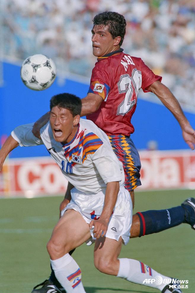 1994 미국 월드컵에서 한국 선수 가운데 가장 인상 깊은 활약을 펼쳤던 ‘적토마’ 고정운(사진 왼쪽). 사진=AFPBBNews=News1