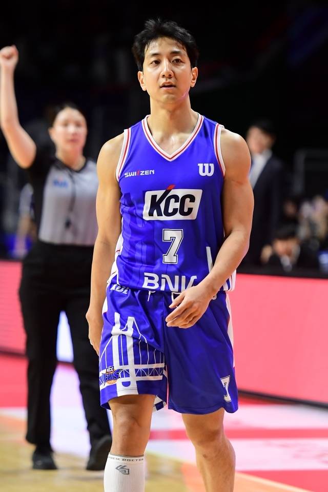 희소식이 전해졌다. 허훈이 돌아온다는 것이다. 허훈은 지난 6일 울산 현대모비스전 이후 휴식을 취했다. 종아리 염증 문제가 있었던 것. 그러나 지금은 완전히 회복한 후 복귀했다. 사진=KBL 제공