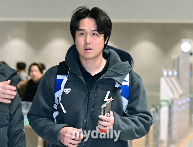 SSG 랜더스 최정이 19일 인천국제공항을 통해 2026시즌 1차 스프링 캠프 참석 차 미국 플로리다로 출국했다./인천공항 = 한혁승 기자