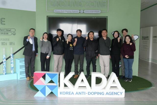 KADA 국제 도핑검사관들이 파이팅을 외치고 있다. /KADA 제공