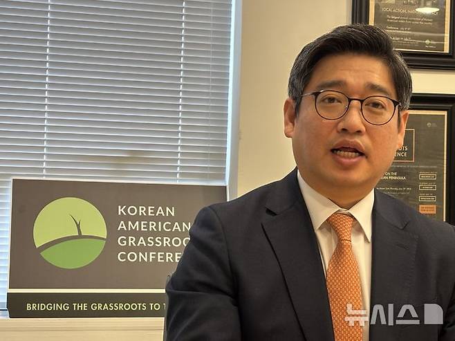 [워싱턴=뉴시스]이윤희 특파원 = 송원석 미주한인유권자연대(KAGC) 사무총장이 지난 16일(현지 시간) 미국 워싱턴DC KAGC 사무실에서 뉴시스와 인터뷰하고 있다. 2026.01.20.