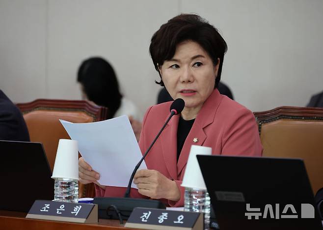 [서울=뉴시스] 김금보 기자 = 조은희 국민의힘 의원이 지난해 10월20일 서울 여의도 국회에서 열린 문화체육관광위원회 국정감사에서 질의를 하고 있다. 있다. 2025.10.20. kgb@newsis.com