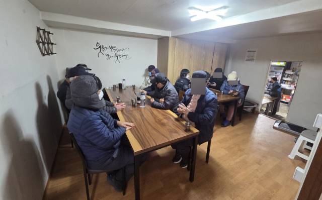 ▲밀양시 내이동 행복무료급식소에 어르신들이 차례를 기다리고 있다. ⓒ프레시안(임성현)