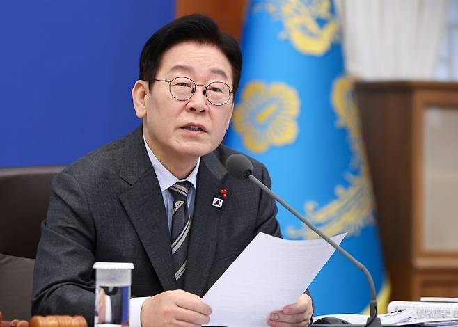 [이재명 대통령이 20일 청와대에서 열린 국무회의에서 발언하고 있다. (사진=연합뉴스)]