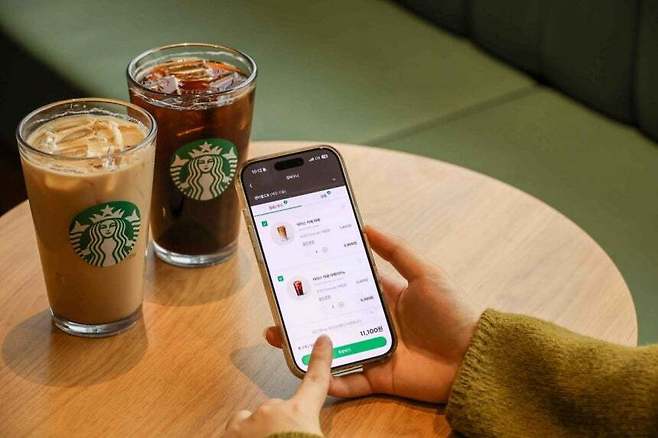 주문·결제가 앱으로 이동하면서 계산대 앞 대기 줄은 눈에 띄게 줄었다. 스타벅스코리아 제공