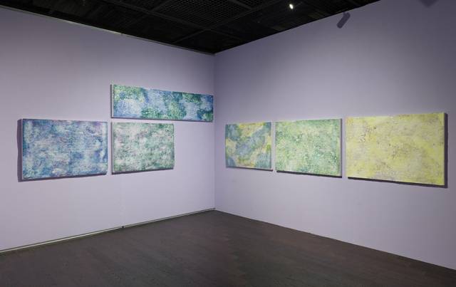 안치용 한지장의 한지들을 만나볼 수 있는 포스코미술관 '한지 스펙트럼'의 전시 전경. 사진 제공=포스코미술관