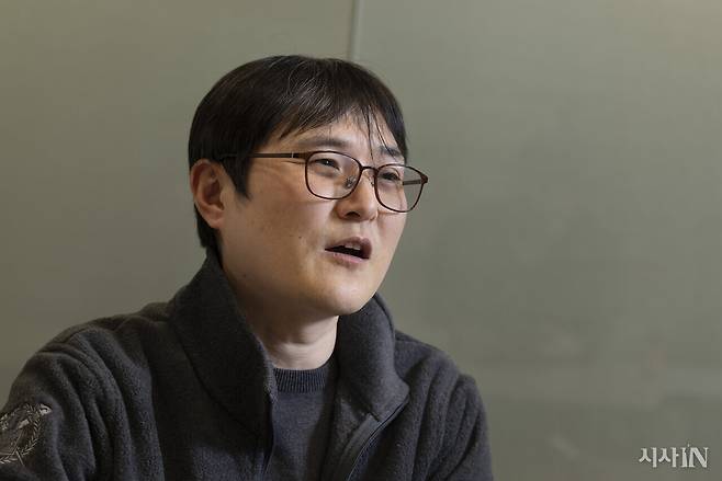 1월6일 김재왕 서울대 법학전문대학원 임상교수가 <시사IN>과 인터뷰하고 있다.ⓒ시사IN 이명익