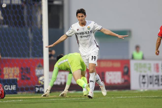 강원이 올해 목표인 3년 연속 파이널 A 진입을 이루려면 토종 공격수 박상혁(사진)과 김건희가 터져줘야 한다. 사진제공│한국프로축구연맹
