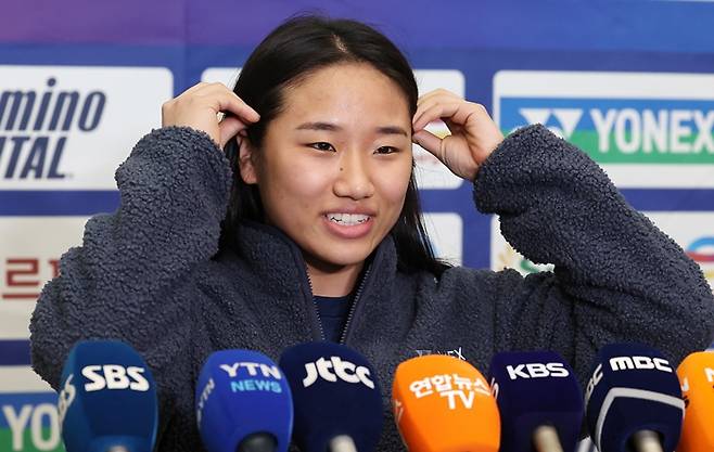 ▲ 안세영과 왕즈이는 배드민턴 여자단식 세계랭킹 1,2위에 올라 있다. 순위 차이는 하나지만, 둘 사이의 경기력은 하늘과 땅 차이다. 왕즈이에 최근 10연승을 달성한 안세영은 통산 18승 4패를 자랑한다. 반대로 왕즈이는 단골 패자로 전락했다. ⓒ 연합뉴스