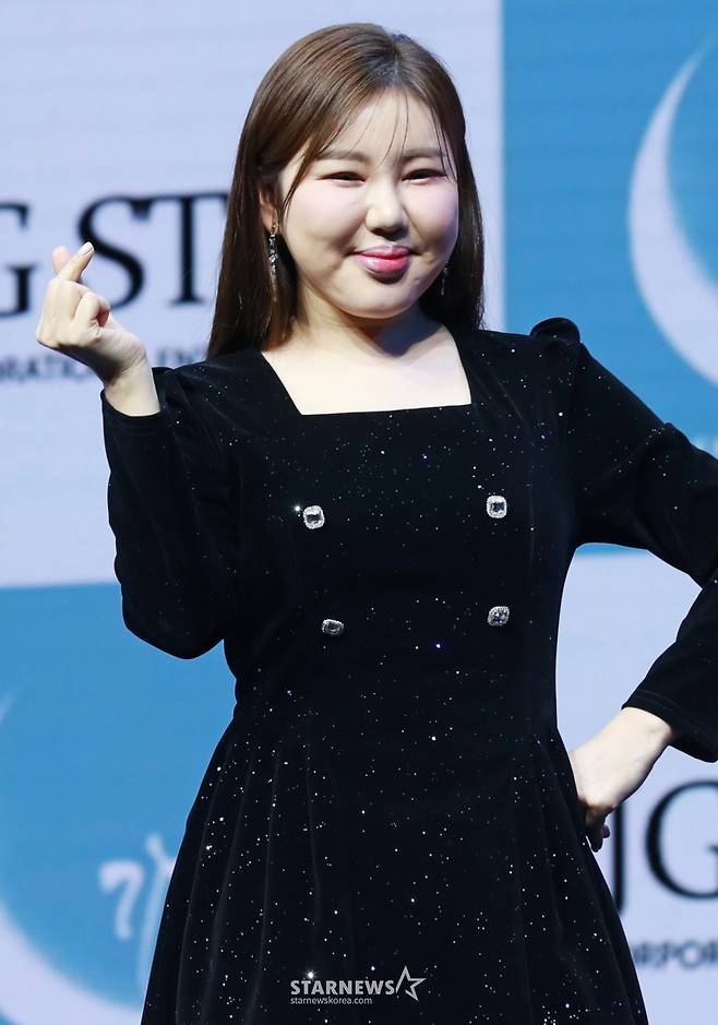 송가인, 1인 기획사 미등록 논란 무혐의..대표는 검찰 송치