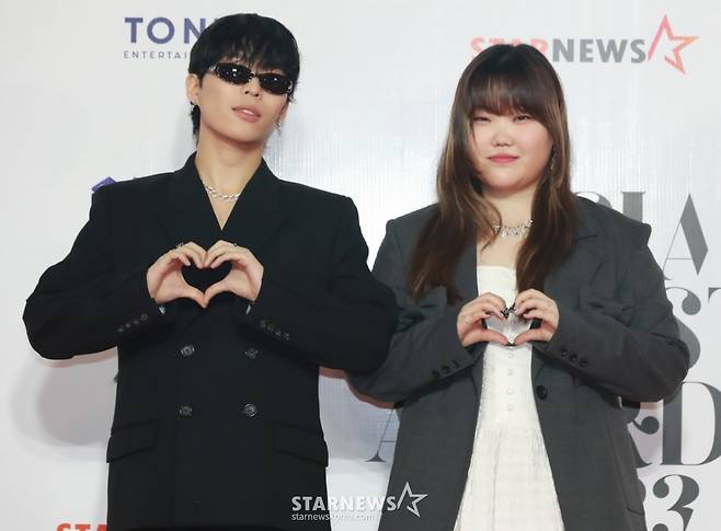 악뮤 이찬혁, 이수현이 '2023 아시아 아티스트 어워즈 인 필리핀'(2023 Asia Artist Awards IN THE PHIPPINES, 이하 '2023 AAA') 레드카펫 행사에 참석해 포즈를 취하고 있다. 2023.12.14 /사진=이동훈