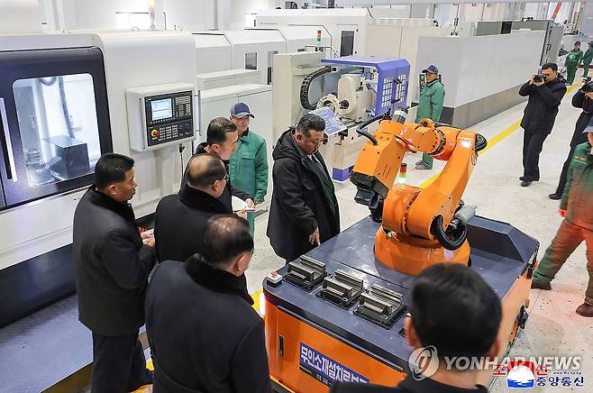 북한, 룡성기계련합기업소 1단계 개건현대화대상 준공식 진행 (평양 조선중앙통신=연합뉴스) 북한의 룡성기계연합기업소 1단계 개건현대화대상 준공식이 김정은 북한 국무위원장이 참석한 가운데 지난 19일 진행됐다고 조선중앙통신이 20일 보도했다.2026.1.20 
    [국내에서만 사용가능. 재배포 금지. For Use Only in the Republic of Korea. No Redistribution] nkphoto@yna.co.kr