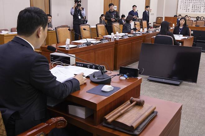 ▲ 21일 국회에서 법제사법위원회 법안심사제1소위원회가 국민의힘 의원들이 불참한 채 열리고 있다. /연합뉴스