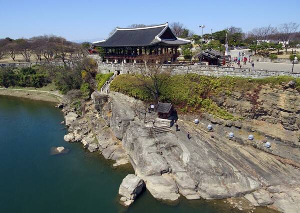 촉석루와 진주성 그리고 의암.