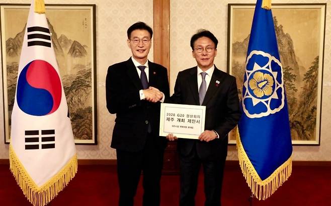 문대림 국회의원은 21일 김민석 국무총리를 만나 2028년 G20 정상회의 제주 개최를 요청했다.