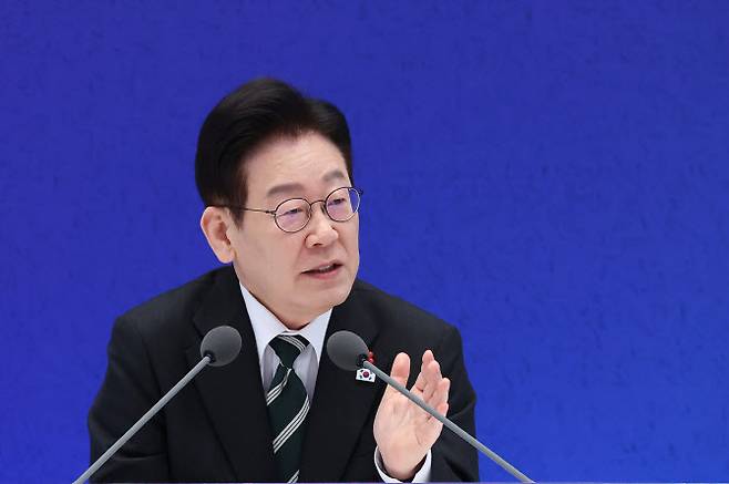 이재명 대통령이 21일 청와대 영빈관에서 열린 신년기자회견에서 발언하고 있다.(사진=연합뉴스)