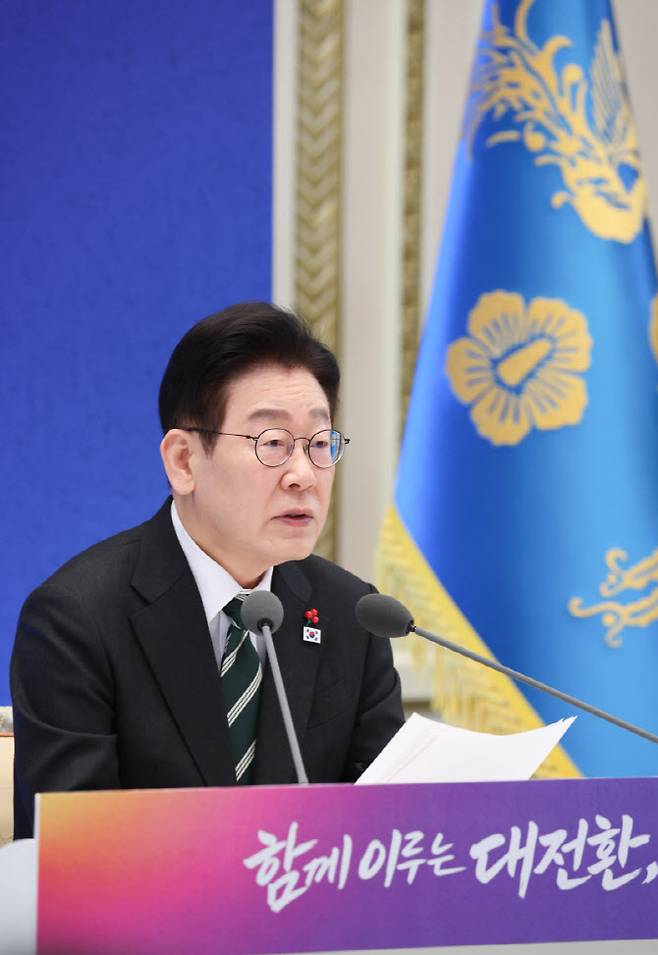 이재명 대통령이 21일 청와대 영빈관에서 열린 신년 기자회견에서 발언을 하고 있다. (사진=연합뉴스)