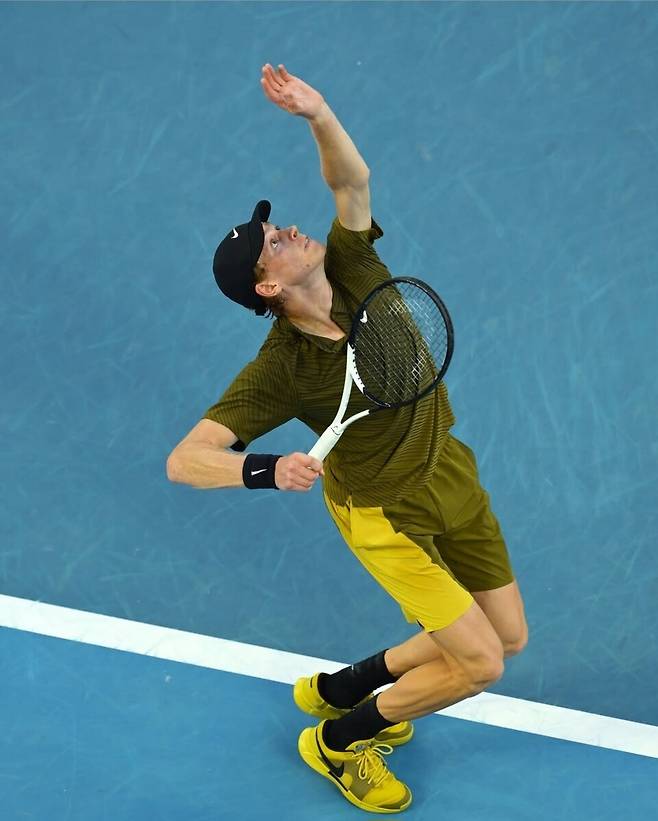2026 호주오픈을 통해 약간 달라진 야닉 시너의 서브. 사진 ATP 투어