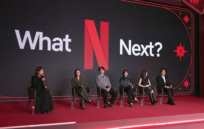 21일 넥스트 온 넷플릭스 2026 코리아에 참석한 (왼쪽부터) 사회자 박경림, 배우 전도연, 남주혁, 손예진, 박은빈, 안성재 셰프./넷플릭스 제공