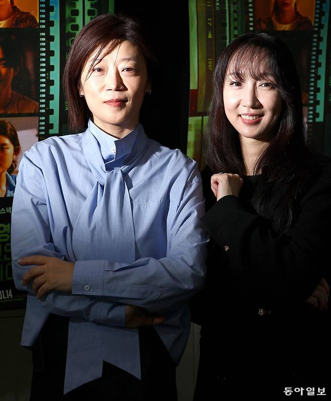 20일 만난 임선애(왼쪽), 남궁선 감독은 육아와 영화를 병행하는 여성 감독이다. 임신 당시 ‘영화를 관둬야 하나’를 고민했다는 임 감독은 “출산 뒤에도 현장에서 활발하게 활동하는 선례가 많이 없다 보니 자연스럽게 경력 단절을 생각했다”며 “여전히 절 보며 ‘오래 버텨 달라’고 당부하는 여성 영화인들이 많다”고 했다.
전영한 기자 scoopjyh@donga.com