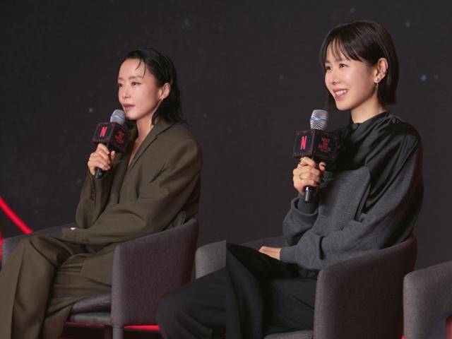 21일 서울 영등포구에 위치한 콘래드 서울에서는 '넥스트 온 넷플릭스 2026 코리아' 기자간담회가 열렸다. 행사에는 강동한 넷플릭스 한국 콘텐츠 총괄 VP, 배종병 시리즈 부문 시니어 디렉터, 김태원 영화 부문 디렉터, 유기환 예능 부문 디렉터, '가능한 사랑' 전도연, '동궁' 남주혁, '스캔들' 손예진, '원더풀스' 박은빈, '흑백요리사' 안성재 셰프가 참석했다. 넷플릭스 제공