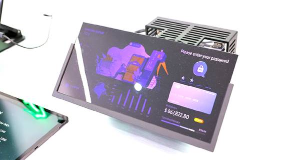 삼성디스플레이가 2024년 2월 스페인에서 열린 모바일 월드 콩그레스에서 ‘AI 디스플레이(AI Display) 존’에 전시한 '플렉스 매직 픽셀(Flex Magic Pixel)'. [사진=삼성디스플레이 뉴스룸 캡처]