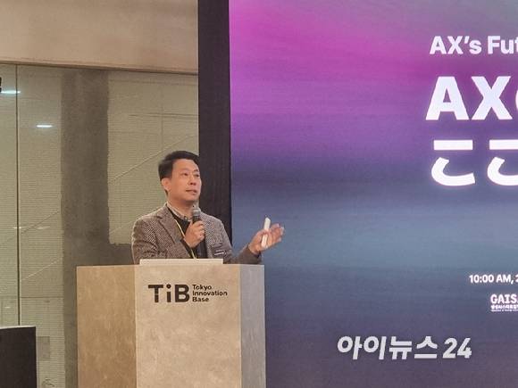 임정욱 스타트업얼라이언스 공동 대표가 20일 일본 도쿄에서 열린 ‘한·일 AI 스타트업 밋업데이’ 키노트를 하고 있다. [사진=윤소진 기자]