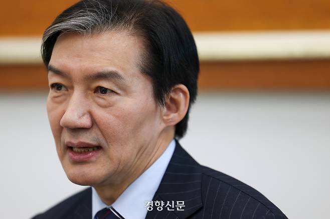조국 조국혁신당 대표가 13일 국회 당 대표실에서 경향신문과 인터뷰를 하고 있다. 권도현 기자