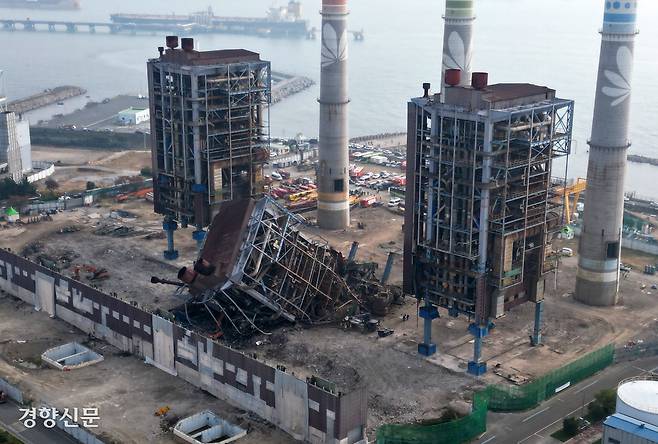 울산시 남구 울산화력발전소 보일러 타워 붕괴 사고 이틀째인 지난해 11월 7일 사고 현장. 권도현 기자