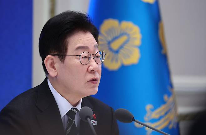 President Lee Jae Myung speaks during his New Year’s press conference held at Cheong Wa Dae in Seoul on Wednesday. (Yonhap)