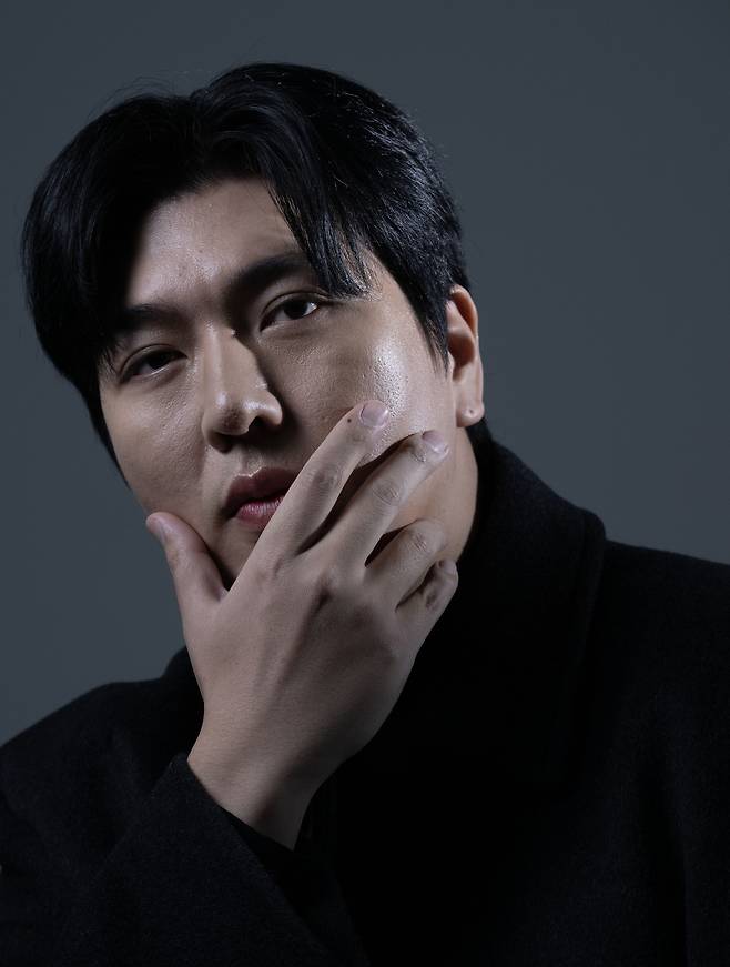 Youtube creator Kimpro poses during an interview at a studio in Soon Ent, the agency that represents Kim. (Im Se-jun/ The Korea Herald)