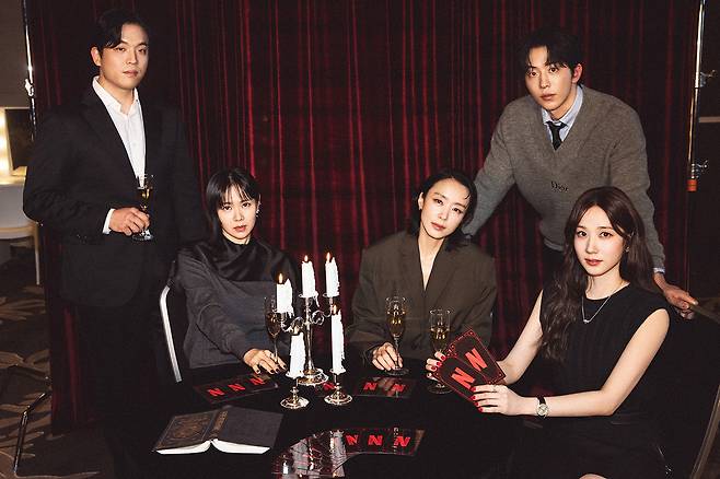 Participants at the "Next on Netflix 2026 Korea" event pose for a photo before the event at Conrad Seoul in Yeouido, western Seoul, on Jan. 21. From left, chef Anh Sung-jae, actors Son Ye-jin, Jeon Do-yeon, Nam Joo-hyuk and Park Eun-bin [NETFLIX]