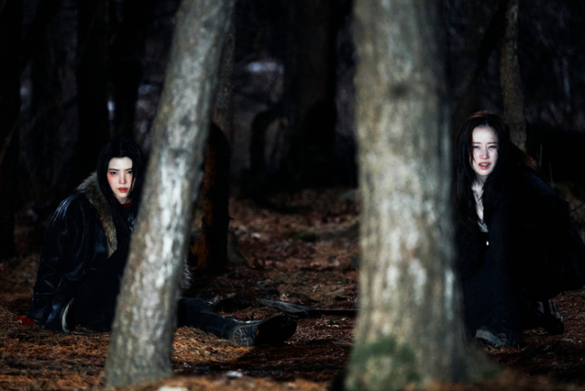 영화 ‘프로젝트 Y’ 미선(한소희), 도경(전종서) 스틸. 플러스엠엔터테인먼트 제공