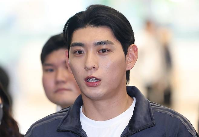 샌프란시스코 자이언츠 이정후가 21일 인천국제공항에서 구단 스프링캠프 참가를 위해 출국하기에 앞서 인터뷰하고 있다. 연합뉴스