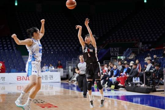 BNK 이소희의 슛. 사진[연합뉴스]