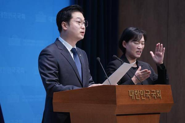 ▲21일 서울 여의도 국회 소통관에서 김동아 더불어민주당 허위조작정보대응특별위원회 부위원장이 기자회견을 하고 있다. 사진=김동아 의원 페이스북