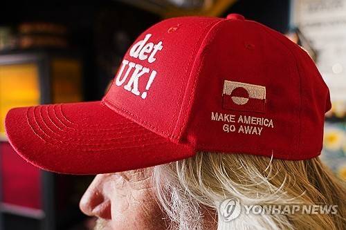 '미국 물러가라' 모자 [AP 연합뉴스]