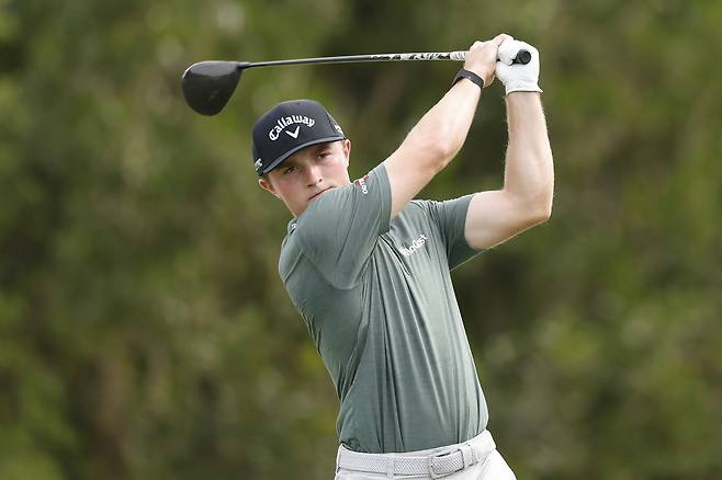 블레이즈 브라운이 지난 19일 바하마의 아바코 클럽에서 열린 콘페리 투어 바하마 그레이트 아바코 클래식 1라운드 도중 3번 홀에서 티샷을 하고 있다. 게티이미지코리아