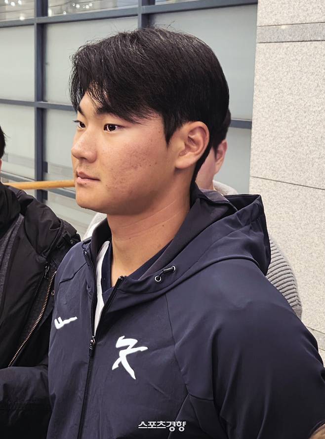 NC 김주원이 20일 귀국 후 인천공항에서 인터뷰를 하고 있다. 유새슬 기자