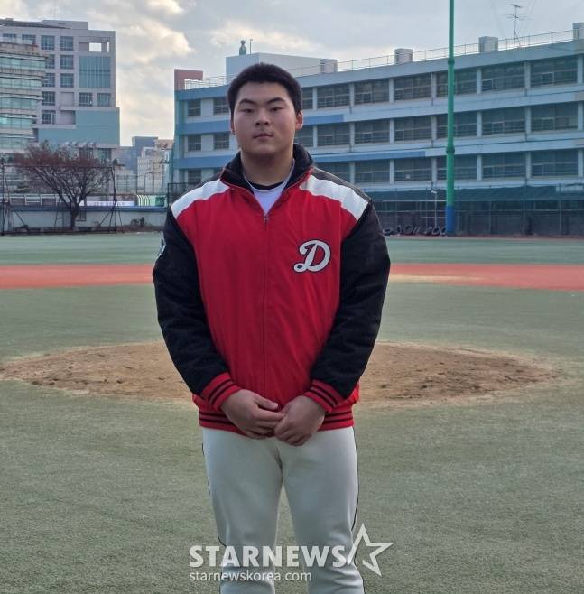 덕수고 황성현이 최근 덕수고 야구부에서 스타뉴스와 만나 사진 촬영에 응했다. /사진=김동윤 기자