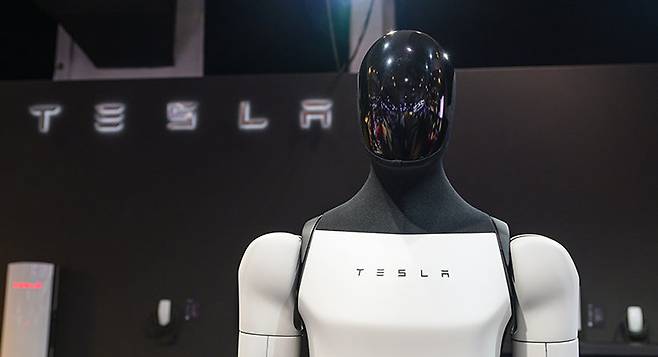 테슬라 휴머노이드 로봇 옵티머스. GETTYIMAGES