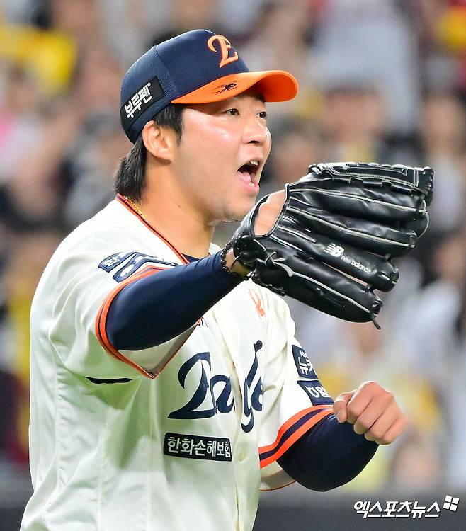 KIA 타이거즈가 21일 보도자료를 통해 FA(자유계약) 투수 김범수와 계약 기간 3년에 계약금 5억원, 연봉 12억원, 인센티브 3억원 등 총액 20억원에 계약을 맺었다고 밝혔다. 2015년 1차지명으로 한화 이글스에 입단한 김범수는 KIA와 손을 잡으면서 데뷔 이후 처음으로 팀을 옮기게 됐다. 엑스포츠뉴스 DB