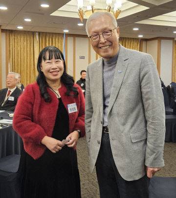 필자와 신각수 전 주일 대사