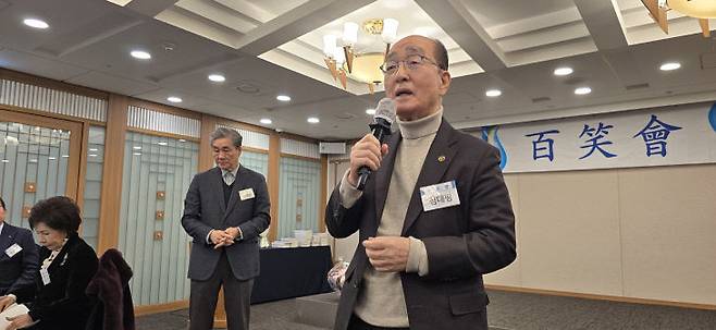 조석준 사무총장의 진행으로 심대평 전 충남도지사가 새해 덕담과 메시지를 전하고 있다.