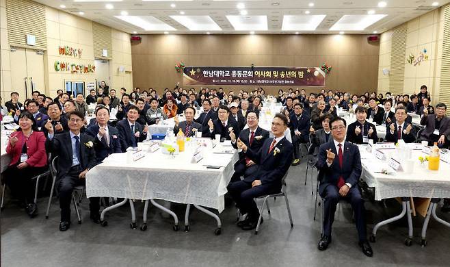 윤성원 회장 취임식에는 이임한 직전 회장 박영진 회장, 이승철 한남대 총장, 이장우 대전시장, 조원휘 대전시의회 의장, 설동호 대전시교육감, 장철민 국회의원, 황운하  국회의원등 축하객들이 대거 참석했다.